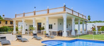 Cubo's Villa San Jose. Ideal for children, climatized, pool, wifi