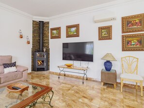 Télévision, cheminée