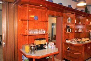 Buffet breakfast on weekdays (EUR 10 per person) - Hotel Alsterquelle (Henstedt-Ulzburg)