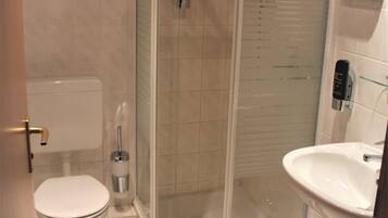 Single Room, Shared Bathroom | Bathroom | Shower, towels