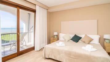 Frette Italian sheets, premium bedding, pillow-top beds, minibar
