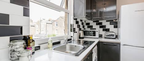 스탠다드 아파트 | 전용 주방 | 대용량 냉장고, 전자레인지, 오븐, 쿡탑