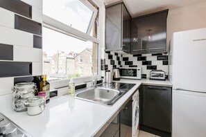 Standard-Apartment | Eigene Küche | Großer Kühlschrank, Mikrowelle, Ofen, Herdplatte