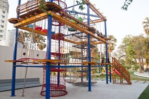 Área de juegos infantiles al aire libre