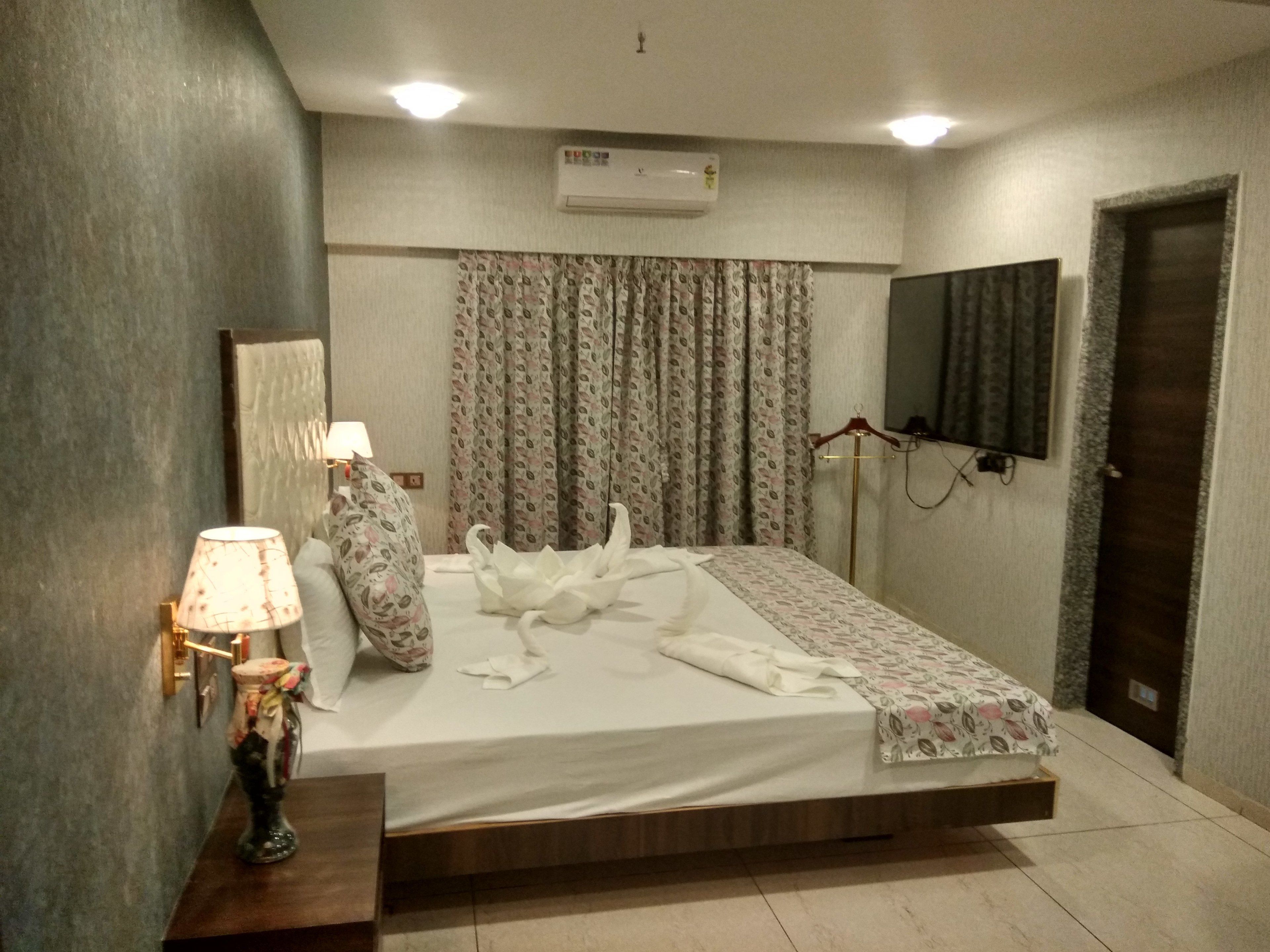 Premium Triple Room | 1 bedroom, premium bedding, minibar, in-room safe