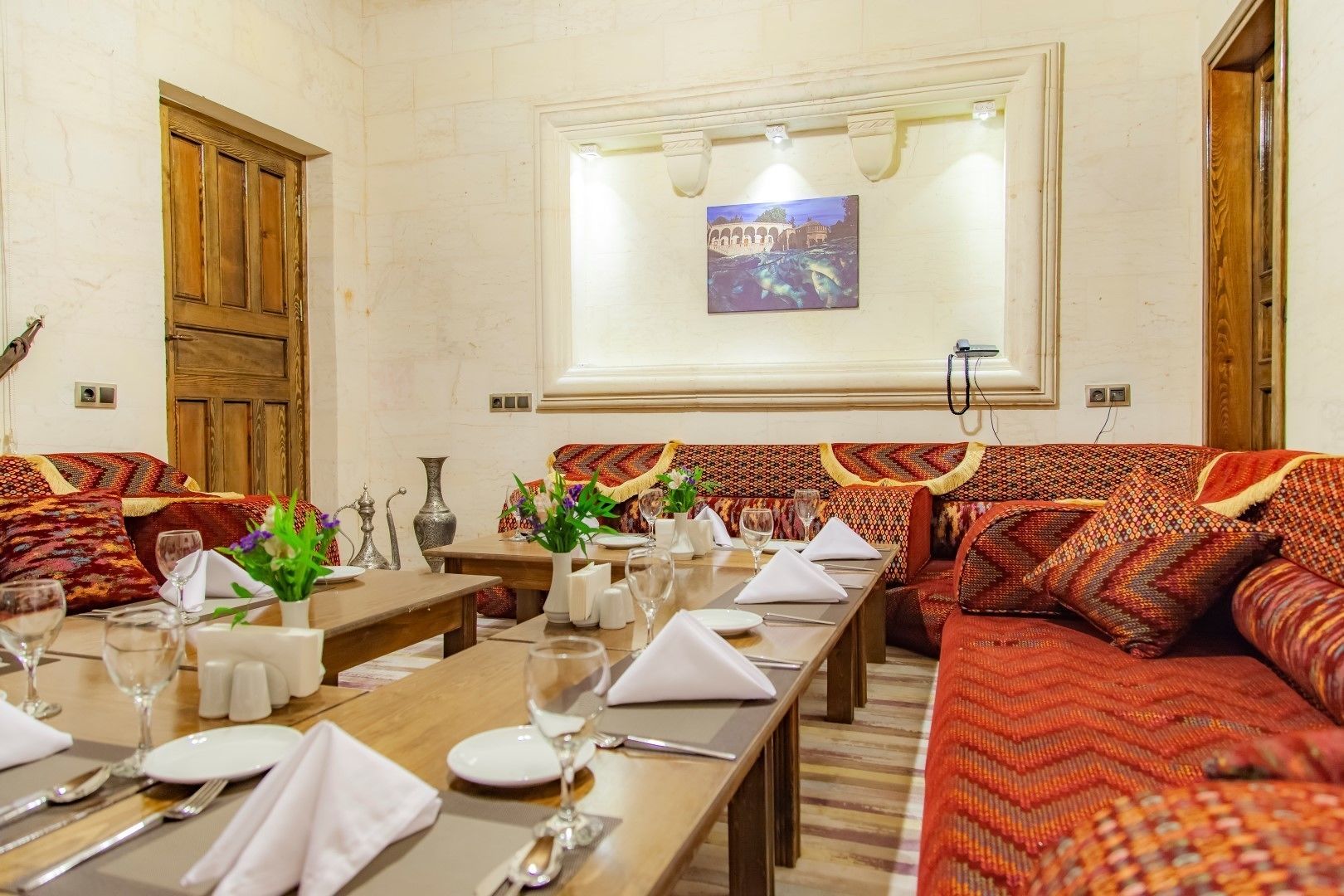 breakfast, lunch and dinner served