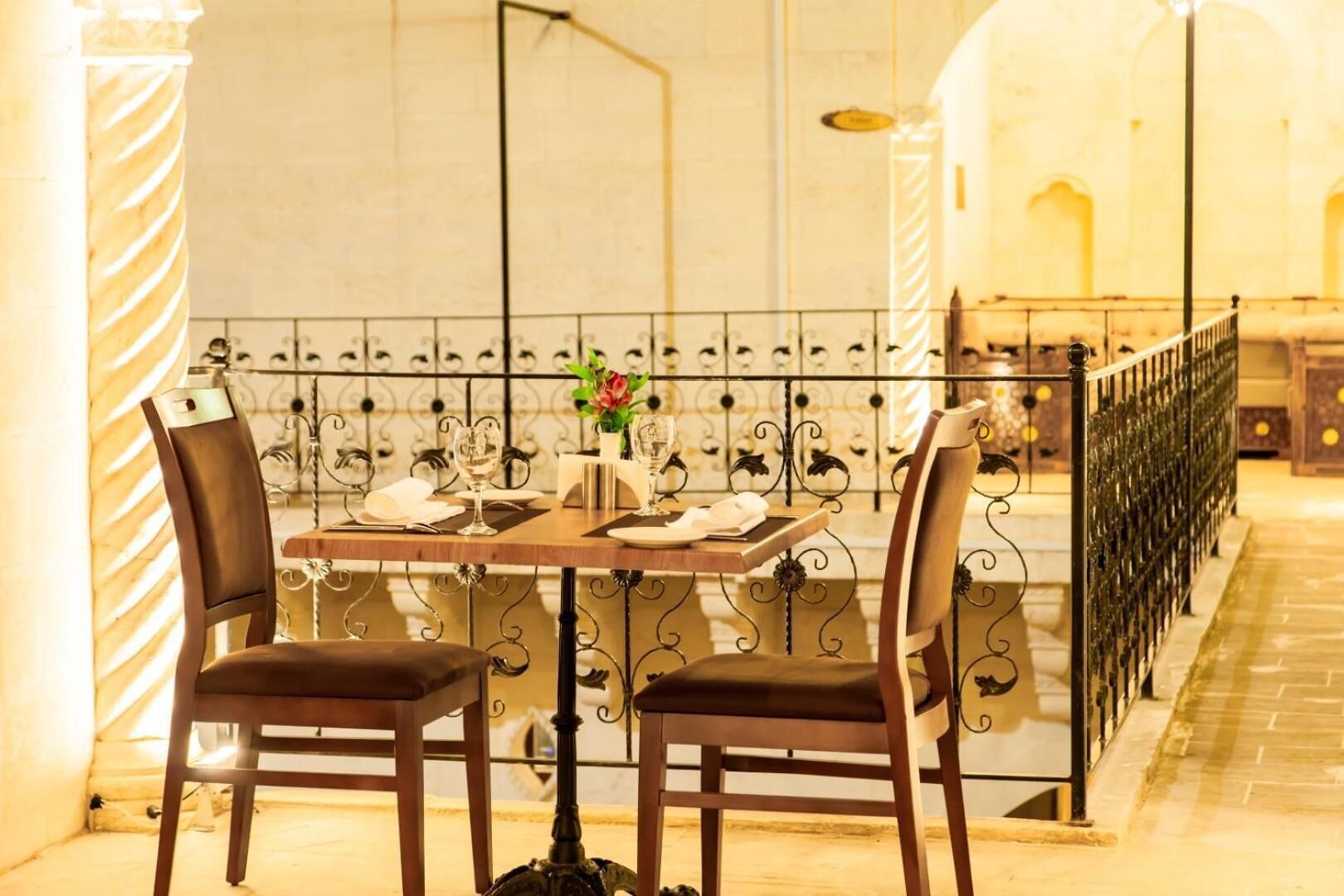 breakfast, lunch and dinner served