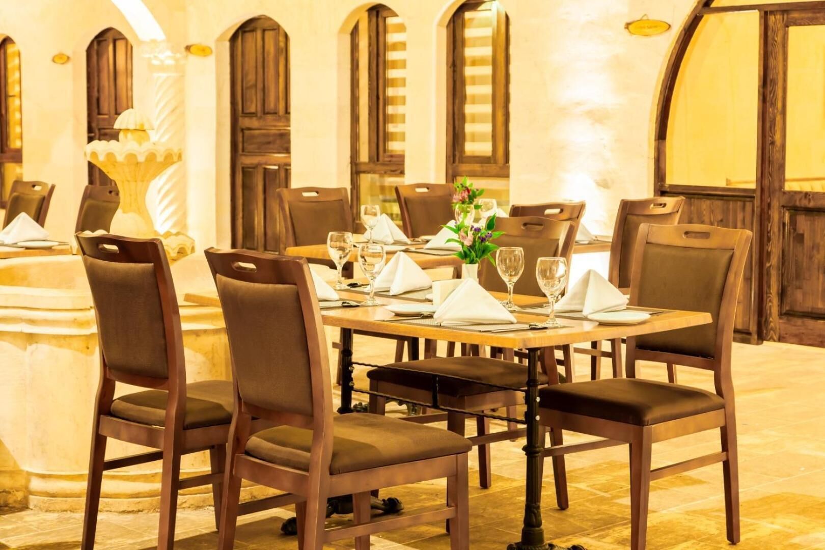 breakfast, lunch and dinner served