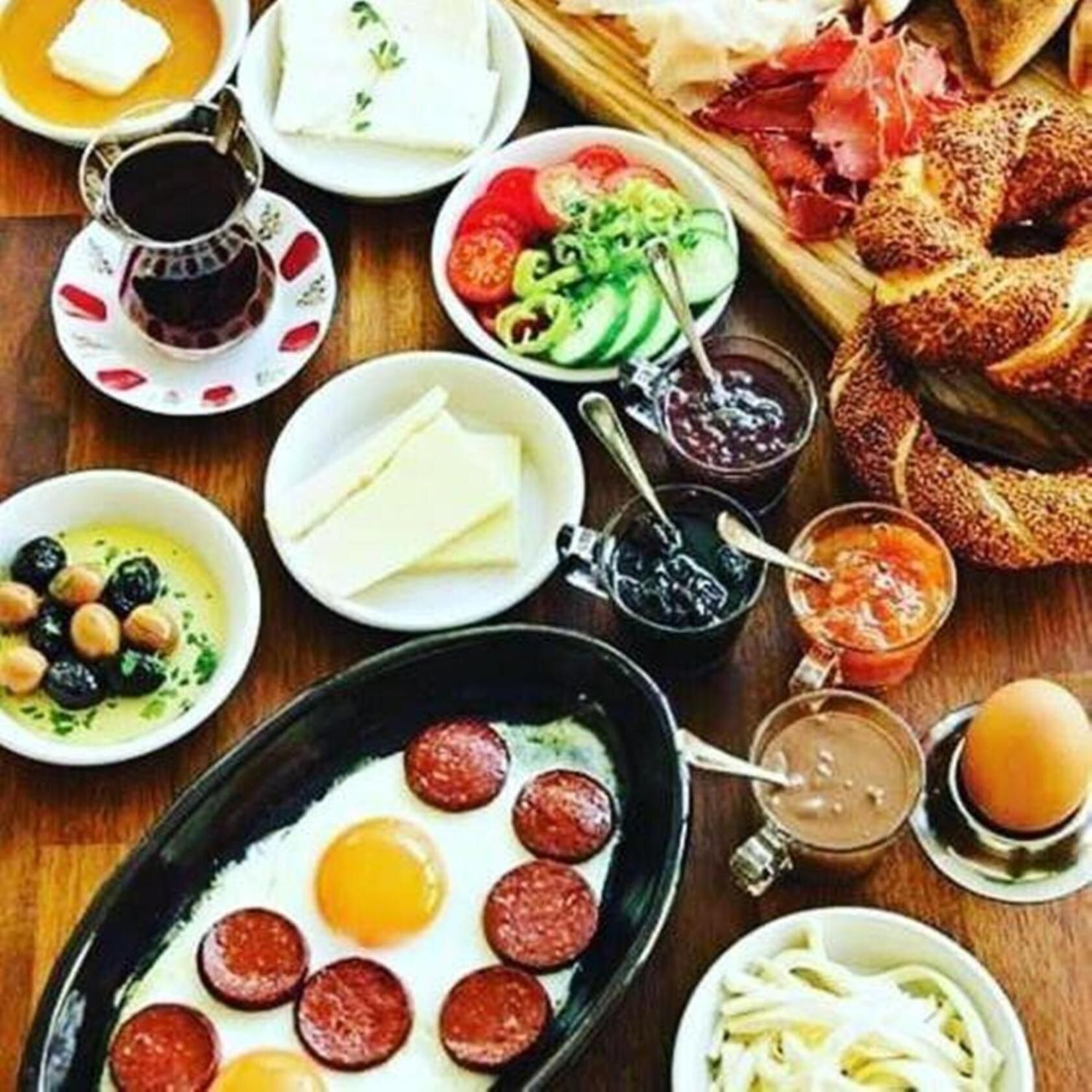 breakfast, lunch and dinner served