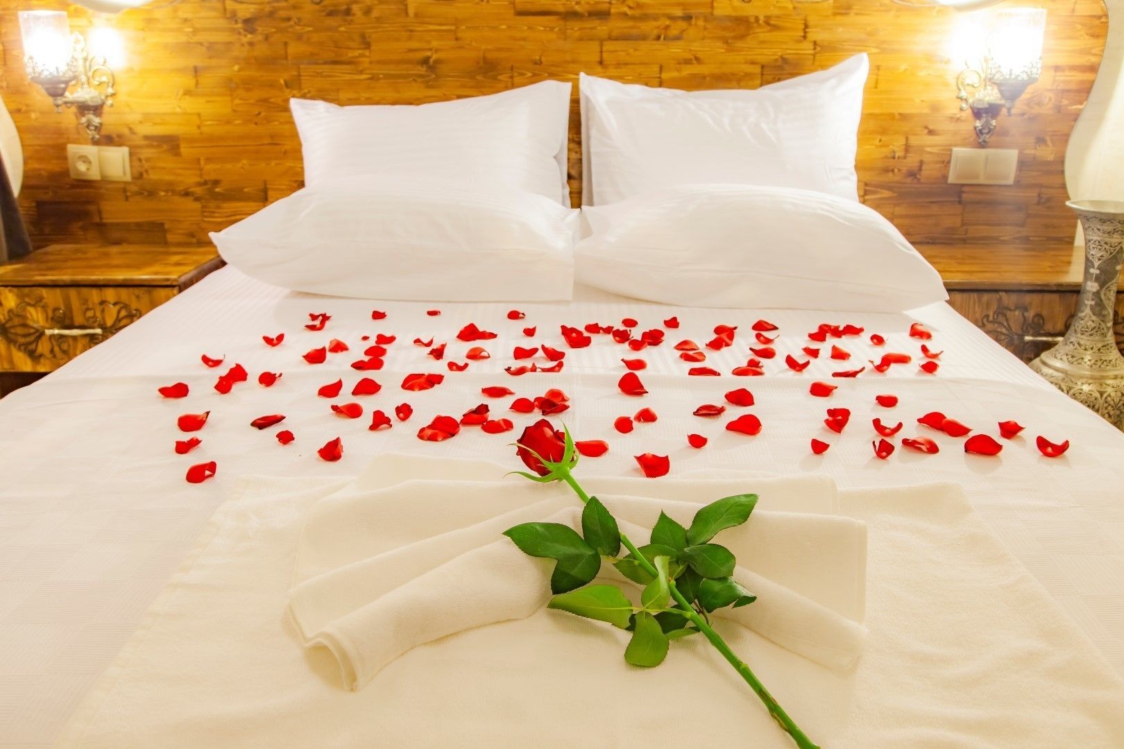 premium bedding, free minibar items, in-room safe