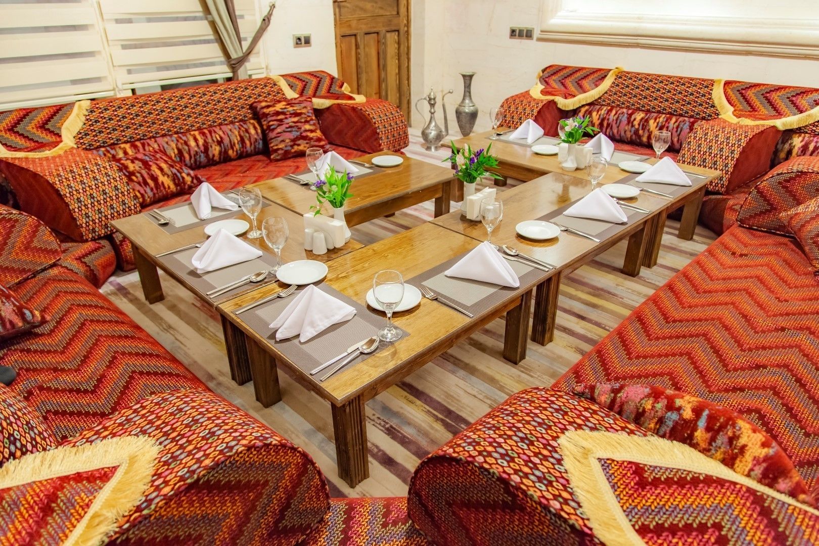 breakfast, lunch and dinner served