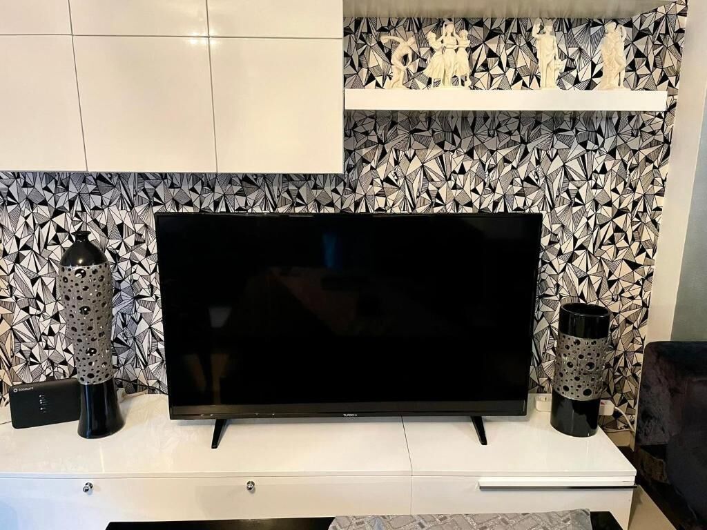 Älytelevisio, takka, suoratoistopalvelut, stereot