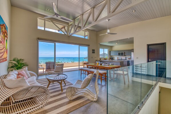 En 42-tommers Flatskjerm-TV med digitale kanaler samt TV