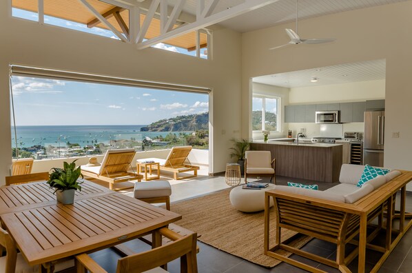 Télévision à écran plat de 42 pouces avec chaînes par câble, télévision