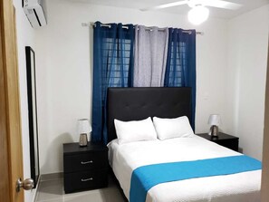 Individually decorated, individually furnished, laptop workspace - Amarilis Masajes (Santiago de los Caballeros)