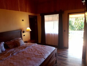 Luxury Villa, 4 Bedrooms, Accessible, Kitchen | 4 bedrooms, premium bedding, desk, iron/ironing board - Casa Familiar El Granero Monteverde (Monteverde)