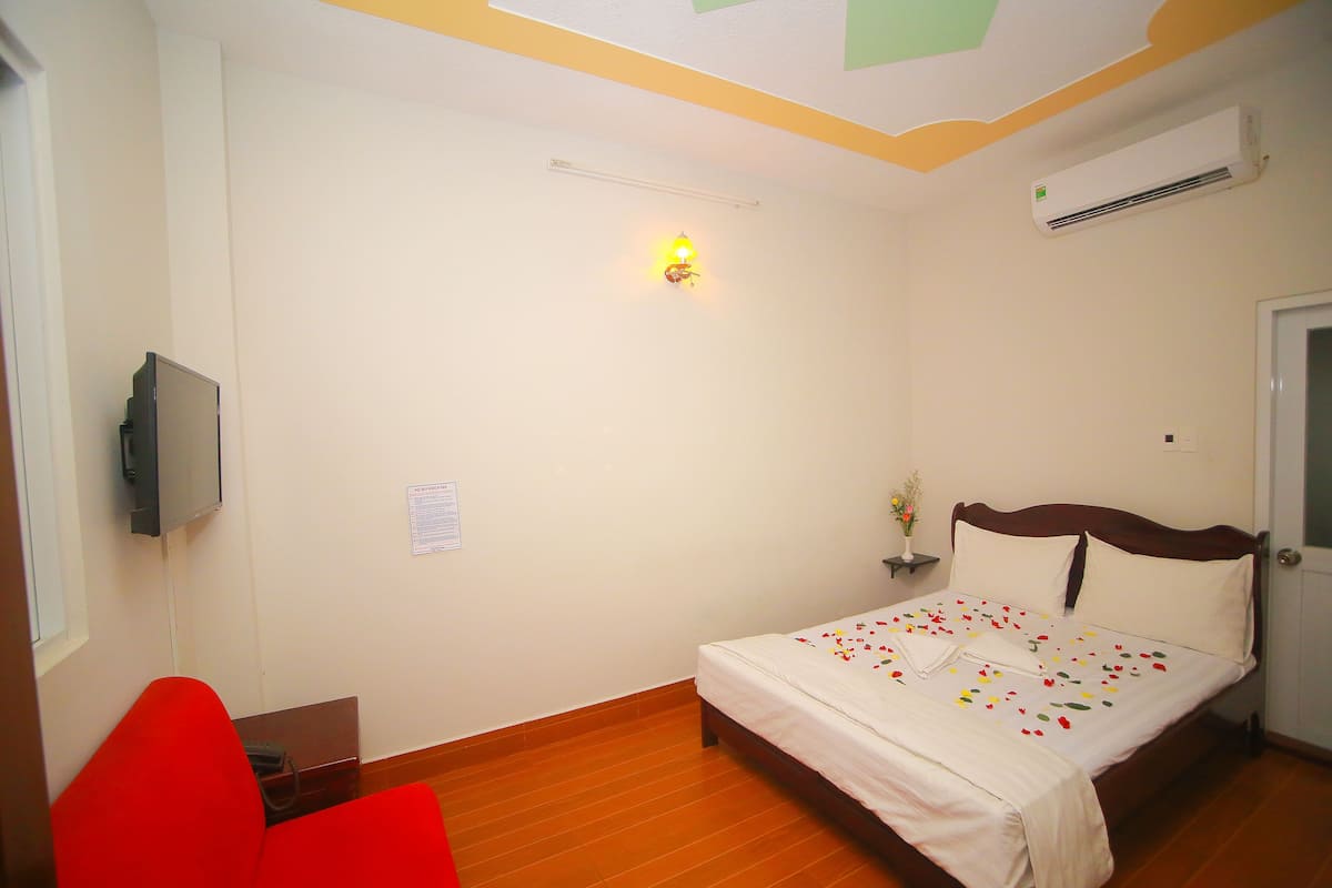 Minibar, desk, blackout drapes, free WiFi