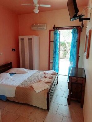 Schreibtisch, kostenloses WLAN, Bettwäsche