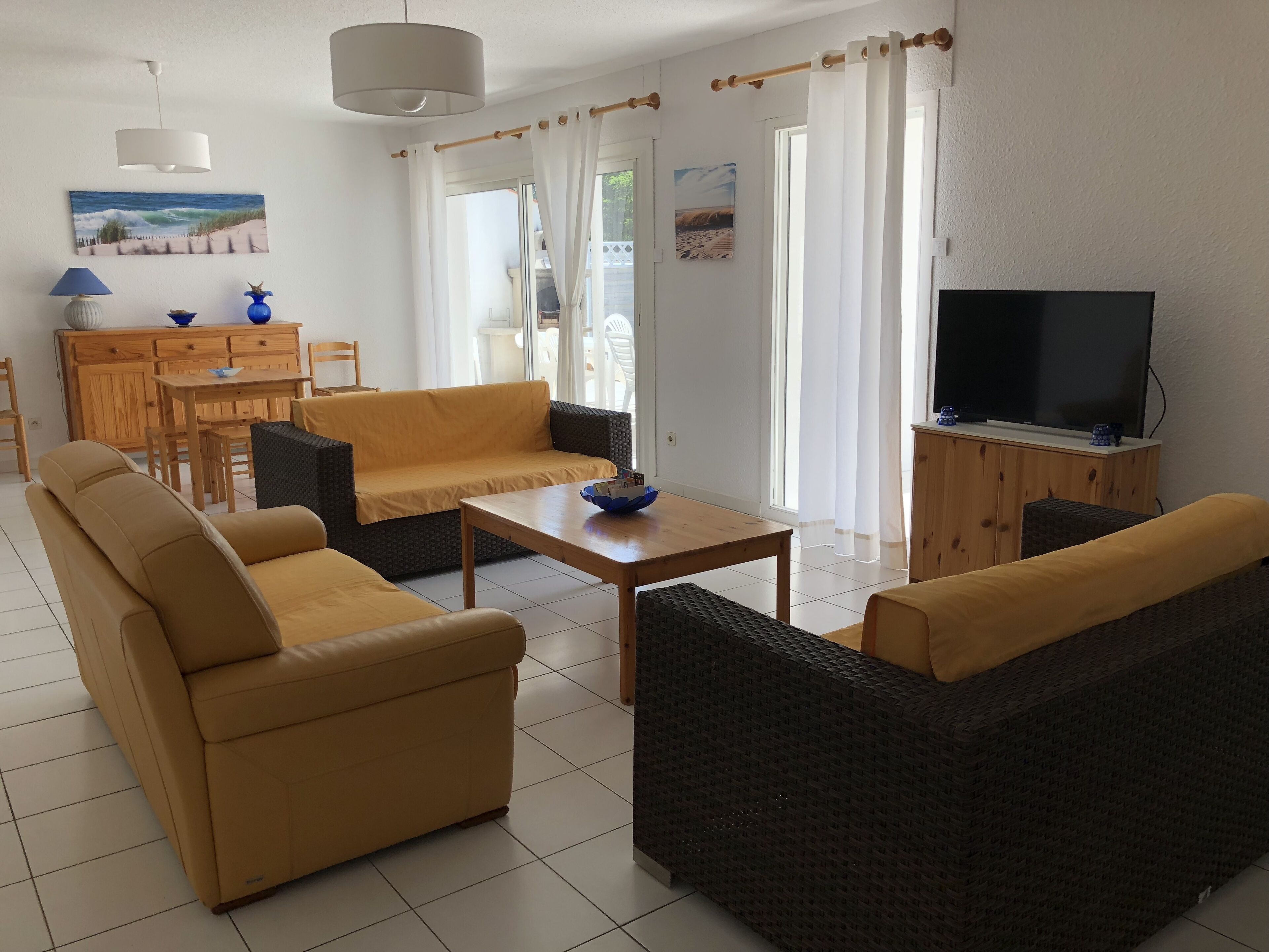 4-bedroom pool villa for 10 in Lacanau-Océan, 400 m from the beach