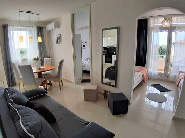 2 bedrooms, iron/ironing board, travel cot, free WiFi