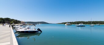 Asunto Medulin, 200 m meren rannalta, 600 m hiekkarannalta