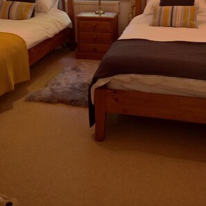 2 bedrooms, iron/ironing board, internet, bed sheets