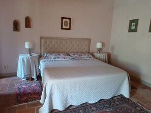 4 chambres, fer et planche à repasser, lit parapluie, Wi-Fi gratuit