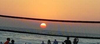 180°OceanViews, Private BeachHouse on Strand! LGDeck,F-pit,BBQ, AC, ... Sleeps8.