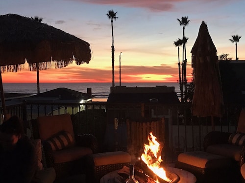 BUCHEN SIE JETZT!Voll ausgestattete 180 ° Meerblick, Lg Deck, Private, Strand Beach, Schlafmöglichkeiten für 8-10