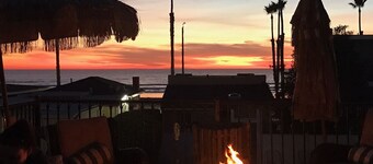 180°OceanViews, Private BeachHouse on Strand! LGDeck,F-pit,BBQ, AC, ... Sleeps8.