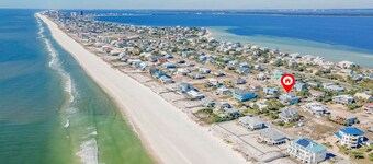 Feeling Beachy tässä upeassa lahdenäkymässä! Lemmikkiystävällinen.