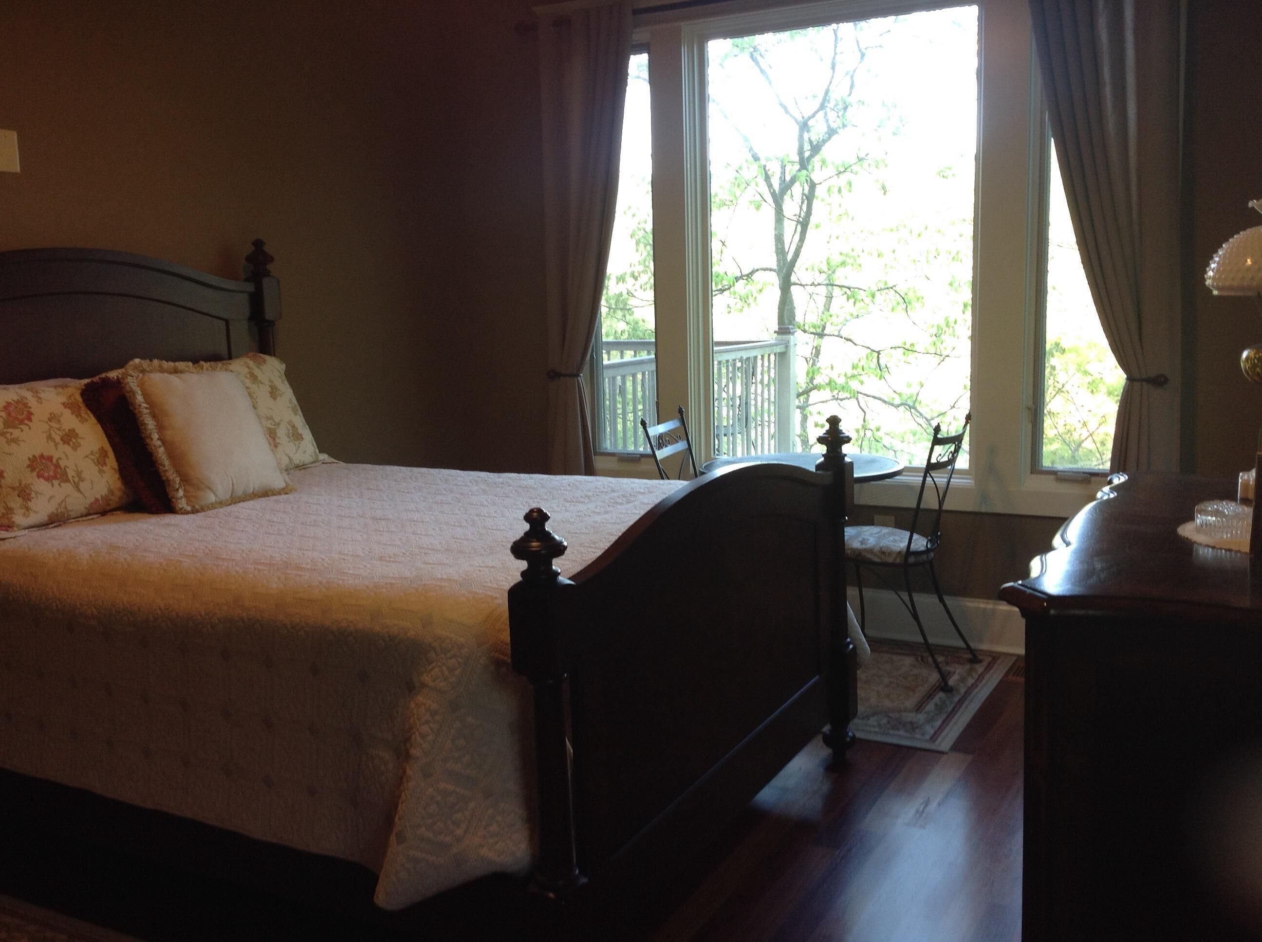 AWESOME LAKEFRONT HOME on Smith Lake