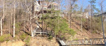 AWESOME LAKEFRONT HOME on Smith Lake