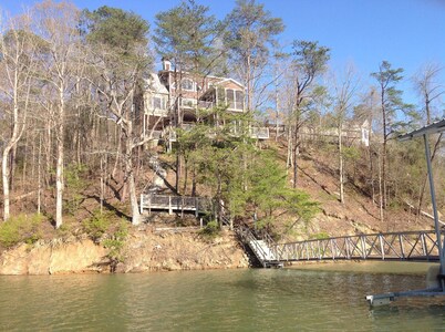 AWESOME LAKEFRONT HOME on Smith Lake