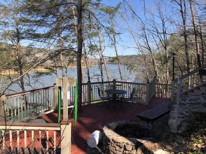 AWESOME LAKEFRONT HOME on Smith Lake