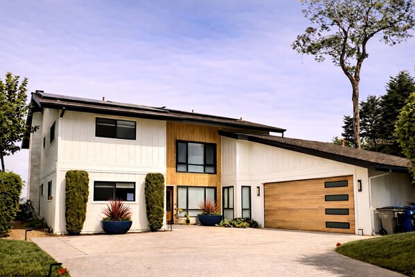 A two-story modern house with a garage, large windows, and well-maintained landscaping. - Minutes from Morro Bay, Beaches, Montana De Oro, Wineries, Golf, Hiking (Los Osos)