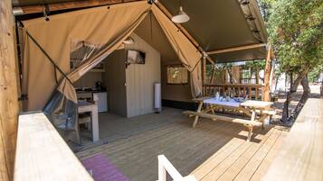 Family Tent, 2 Bedrooms, Private Bathroom, Park View | Terrace/patio