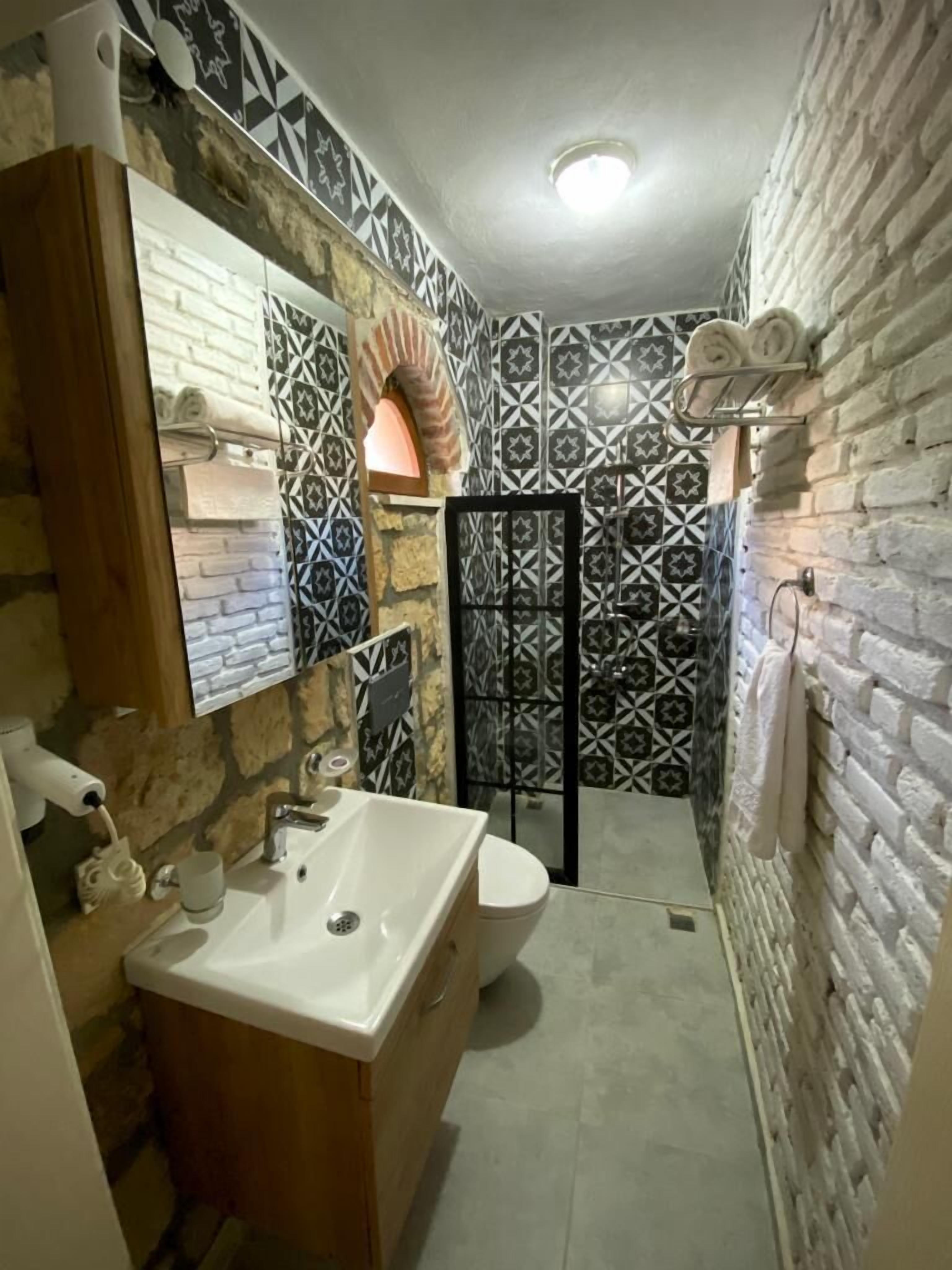 design double room, 1 king bed, mountain view with balcony | 1 bedroom, egyptian cotton sheets, premium bedding