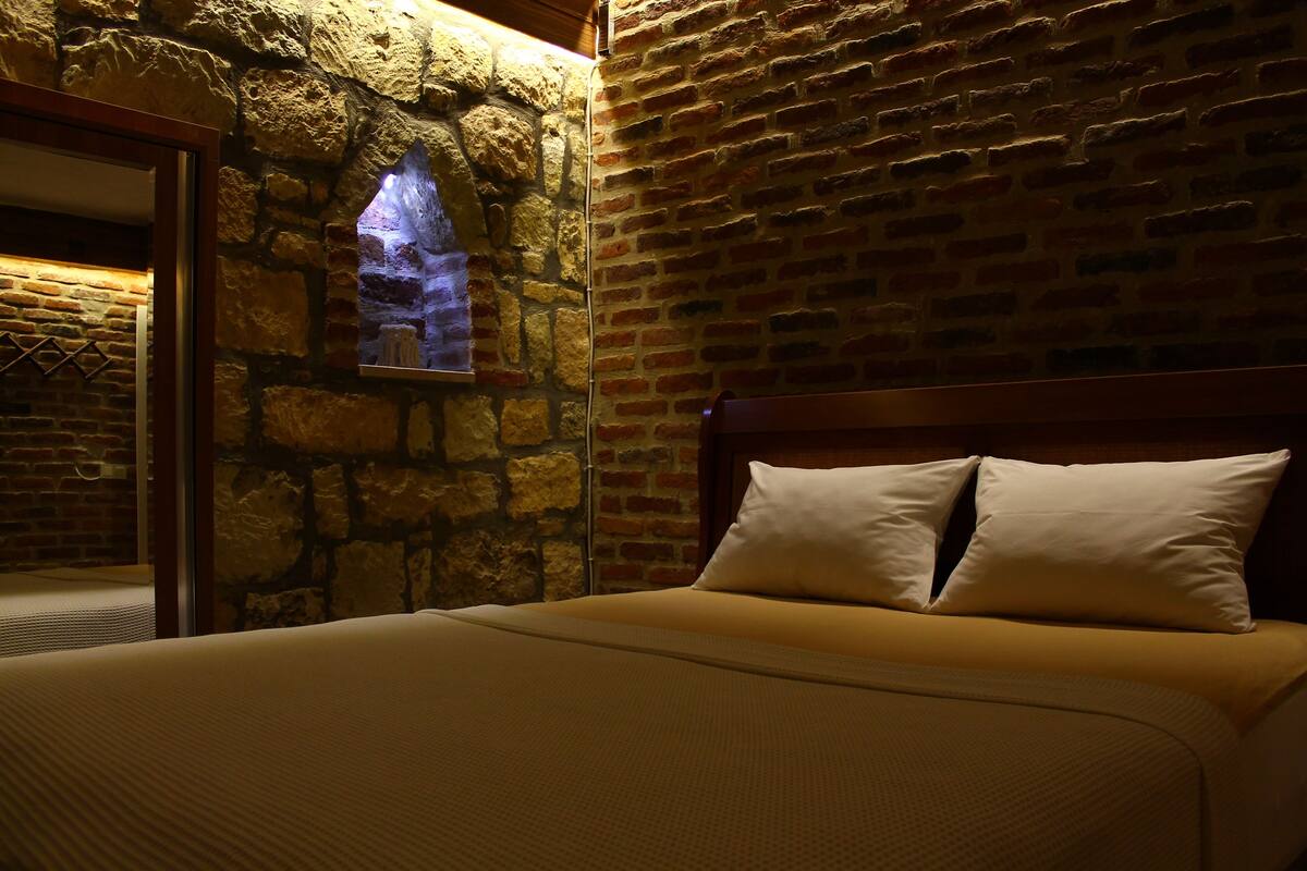 design double room, 1 king bed, mountain view with balcony | 1 bedroom, egyptian cotton sheets, premium bedding