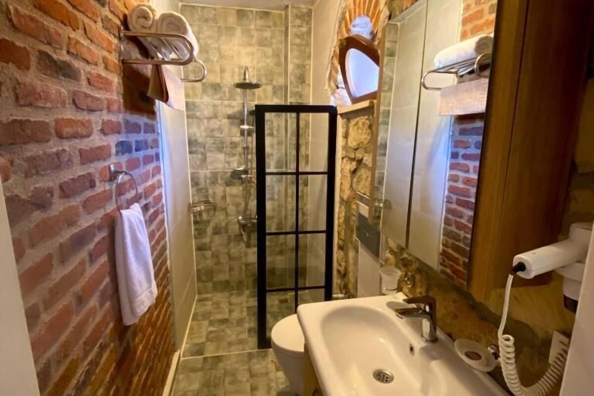 design double room, 1 king bed, mountain view with balcony | 1 bedroom, egyptian cotton sheets, premium bedding