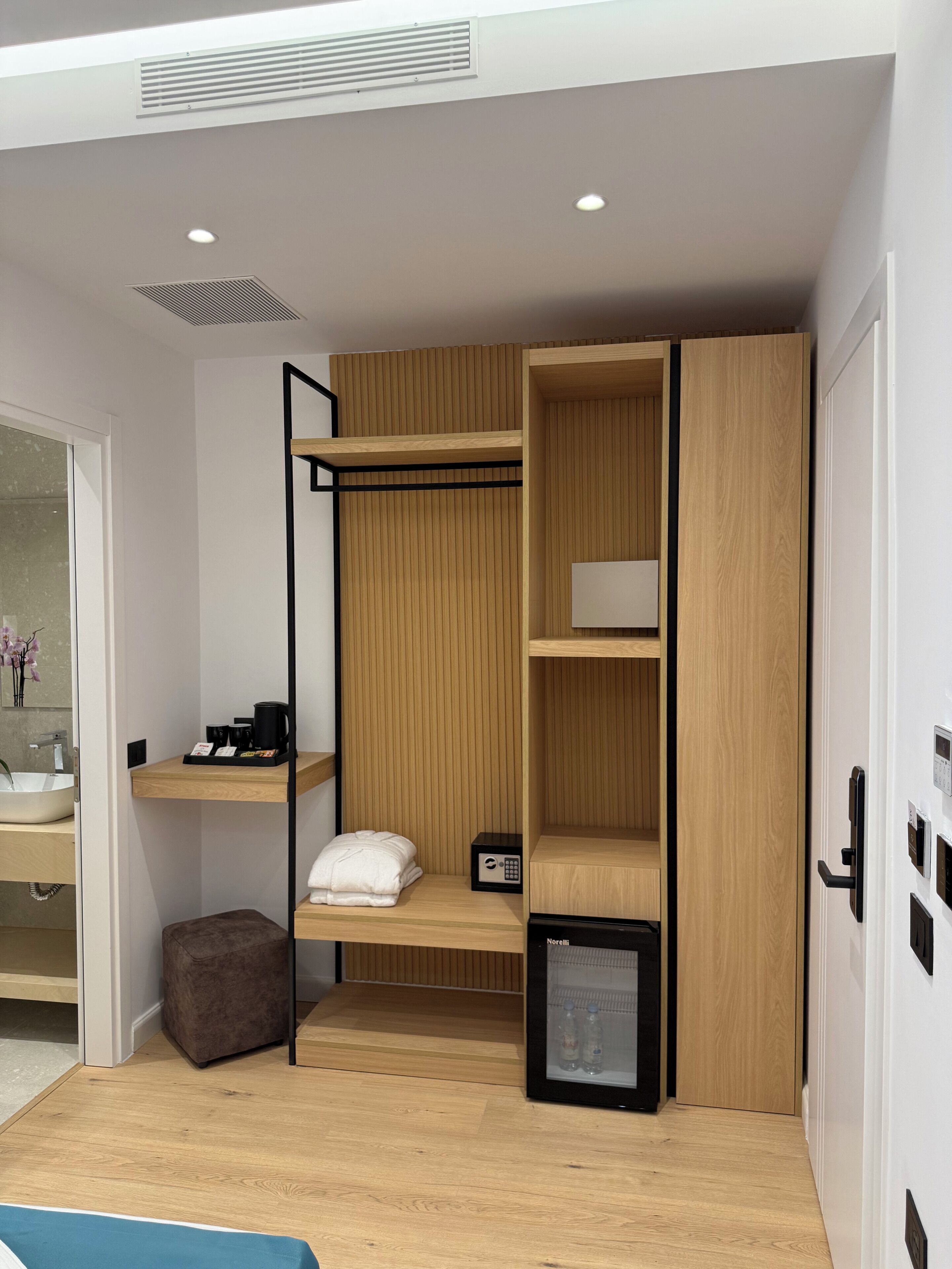 Egyptian cotton sheets, premium bedding, memory-foam beds, in-room safe