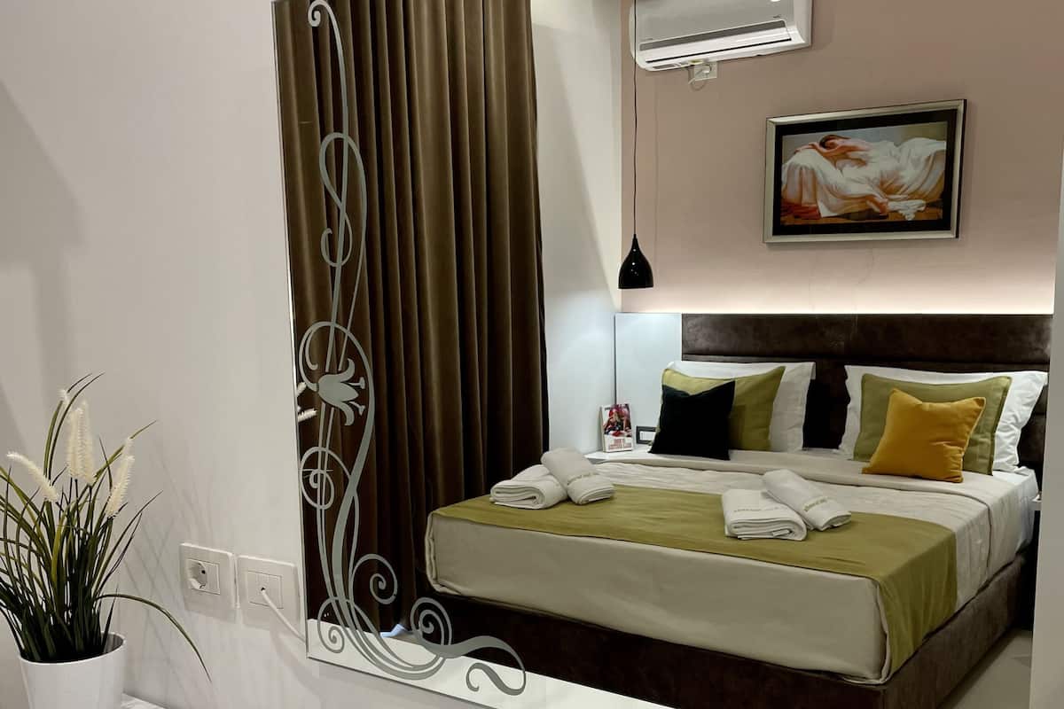 Apartment with Balcony | 1 bedroom, individually decorated, blackout drapes, soundproofing