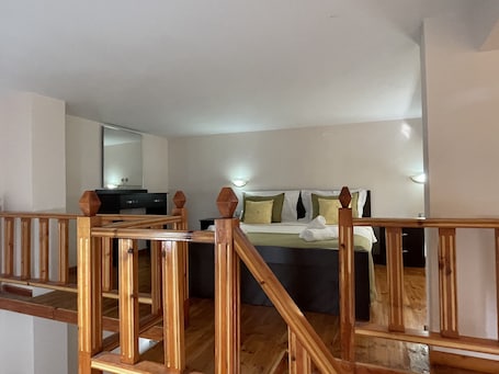 1 habitación, decoración personalizada y cortinas blackout