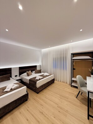 Egyptian cotton sheets, premium bedding, memory-foam beds, in-room safe - Marisol Hotel (Sarandë)