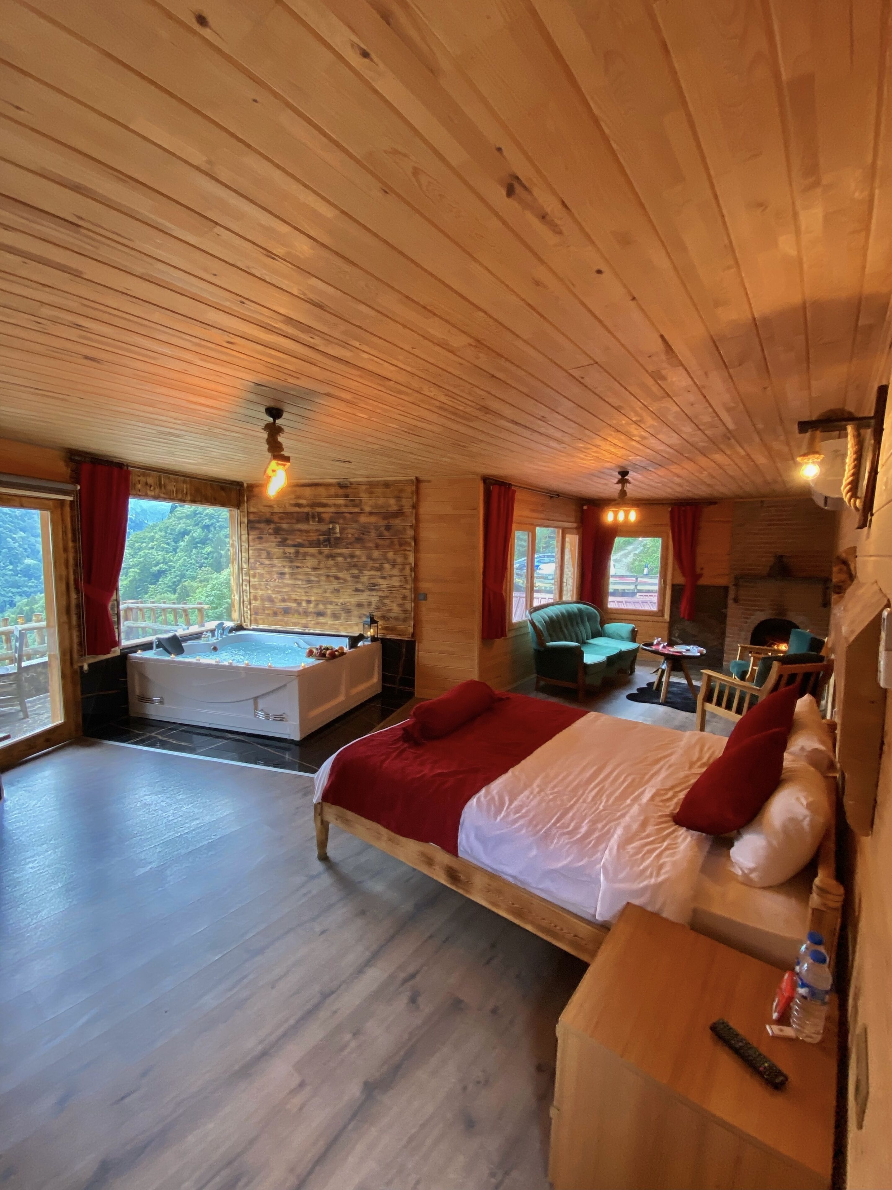 romantic room | 1 bedroom, in-room safe, individually decorated, desk