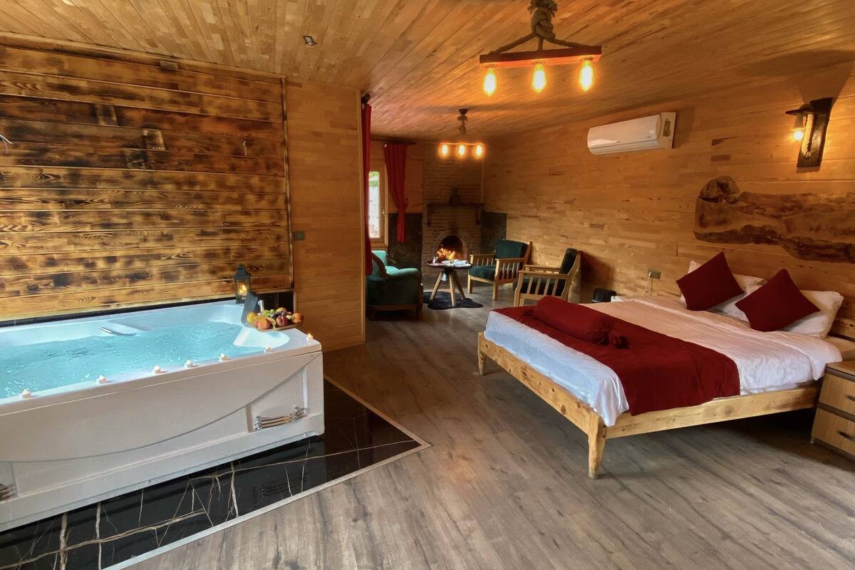 romantic room | 1 bedroom, in-room safe, individually decorated, desk