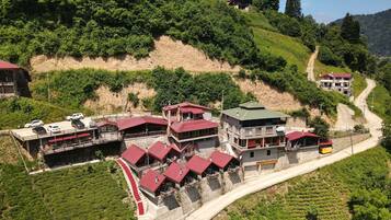 Vista frontal de la propiedad