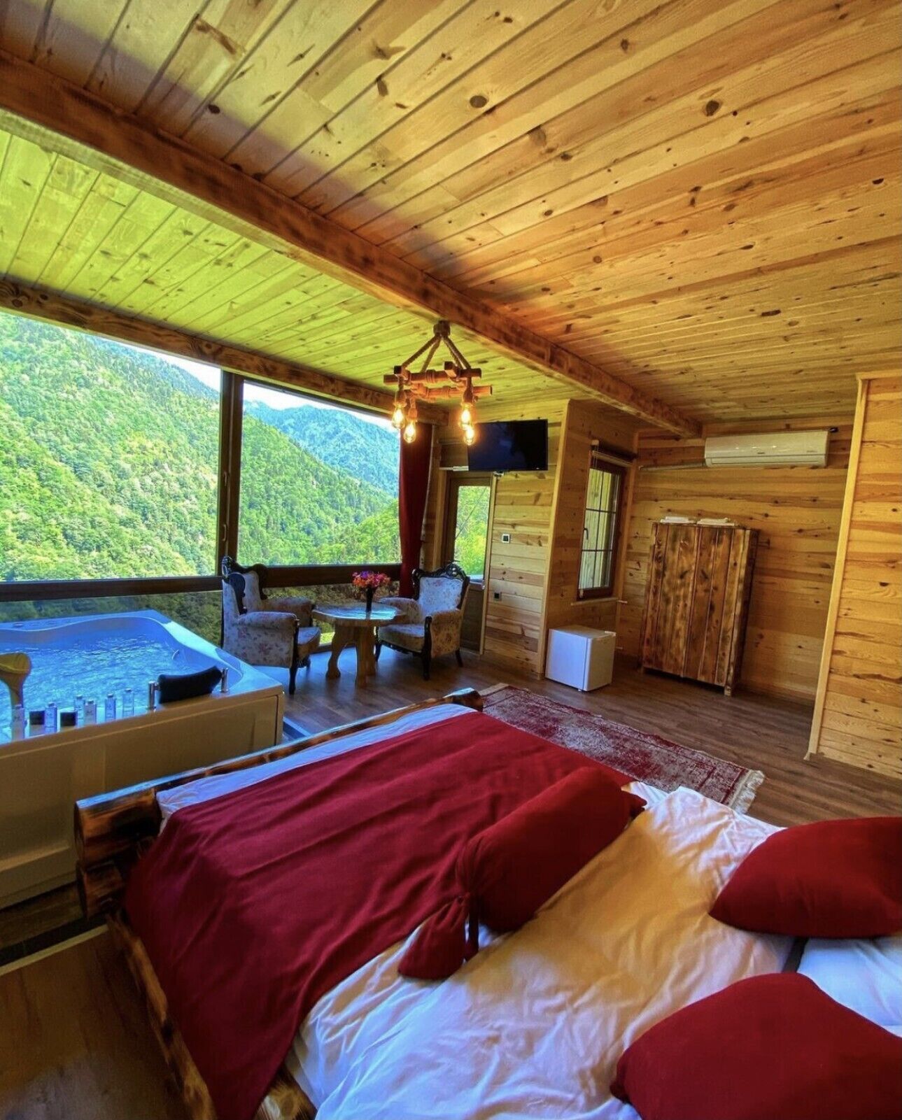 design studio suite, mountain view | 1 bedroom, in-room safe, individually decorated, desk