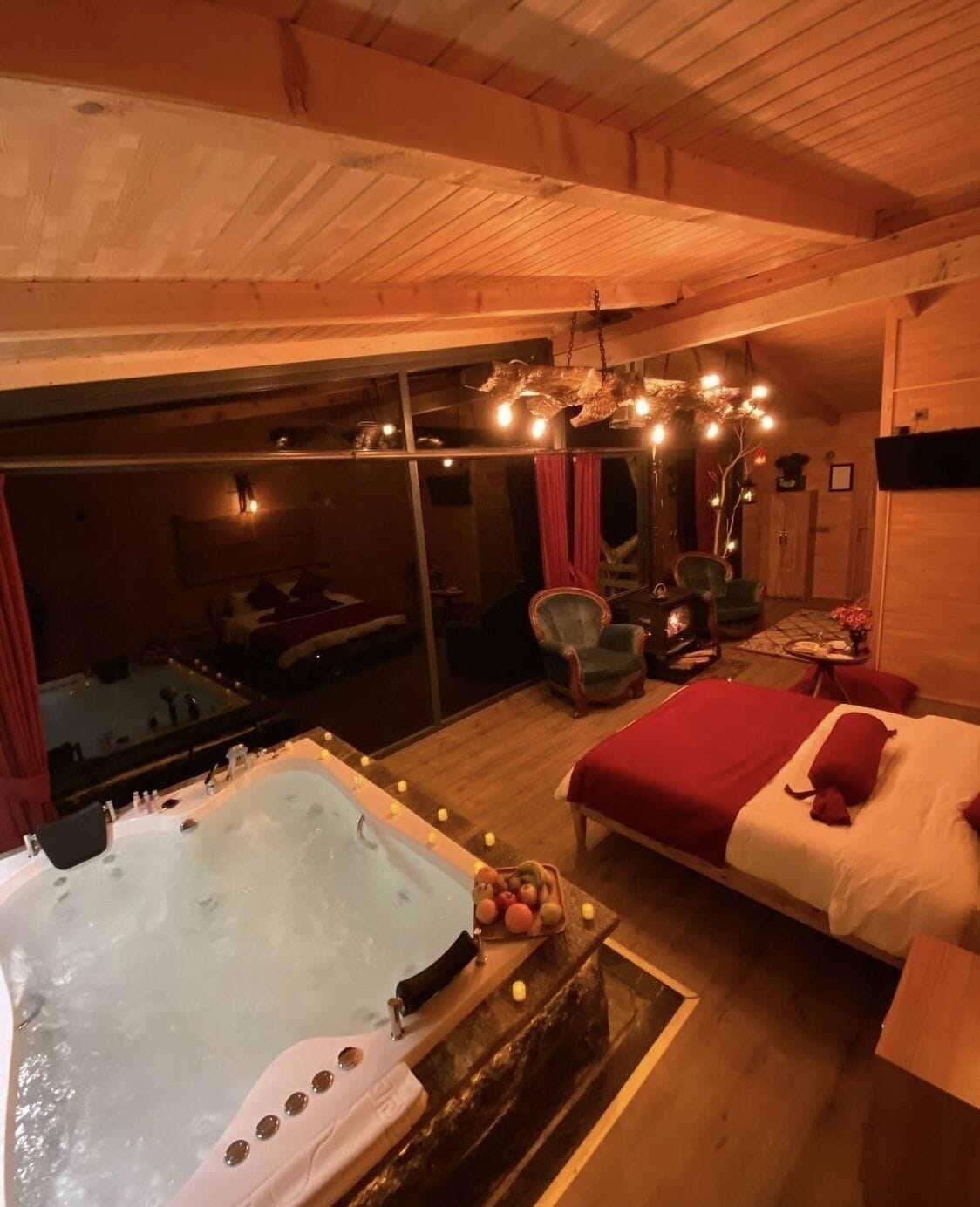 royal room | 1 bedroom, in-room safe, individually decorated, desk