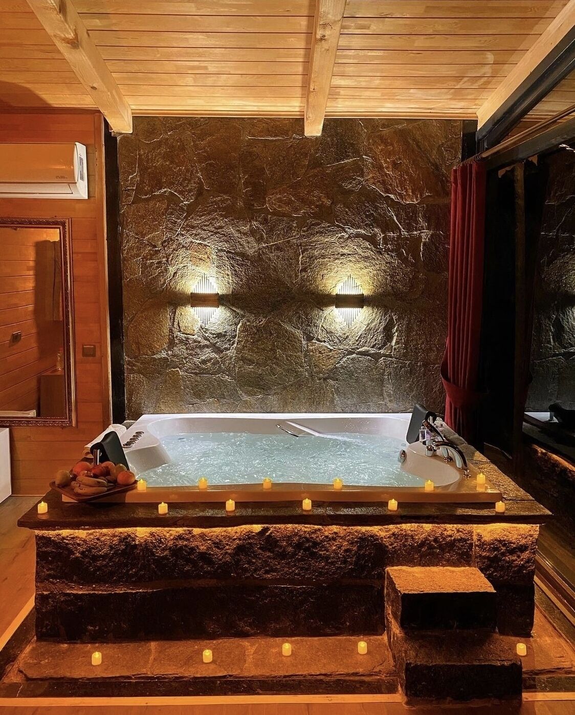 royal room | 1 bedroom, in-room safe, individually decorated, desk